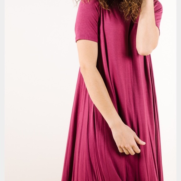 NWT midi swing dress in Magenta - Picture 2 of 3